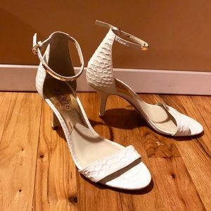 Michael Kors Jet Set White Sandal Kitten Heels 7.5